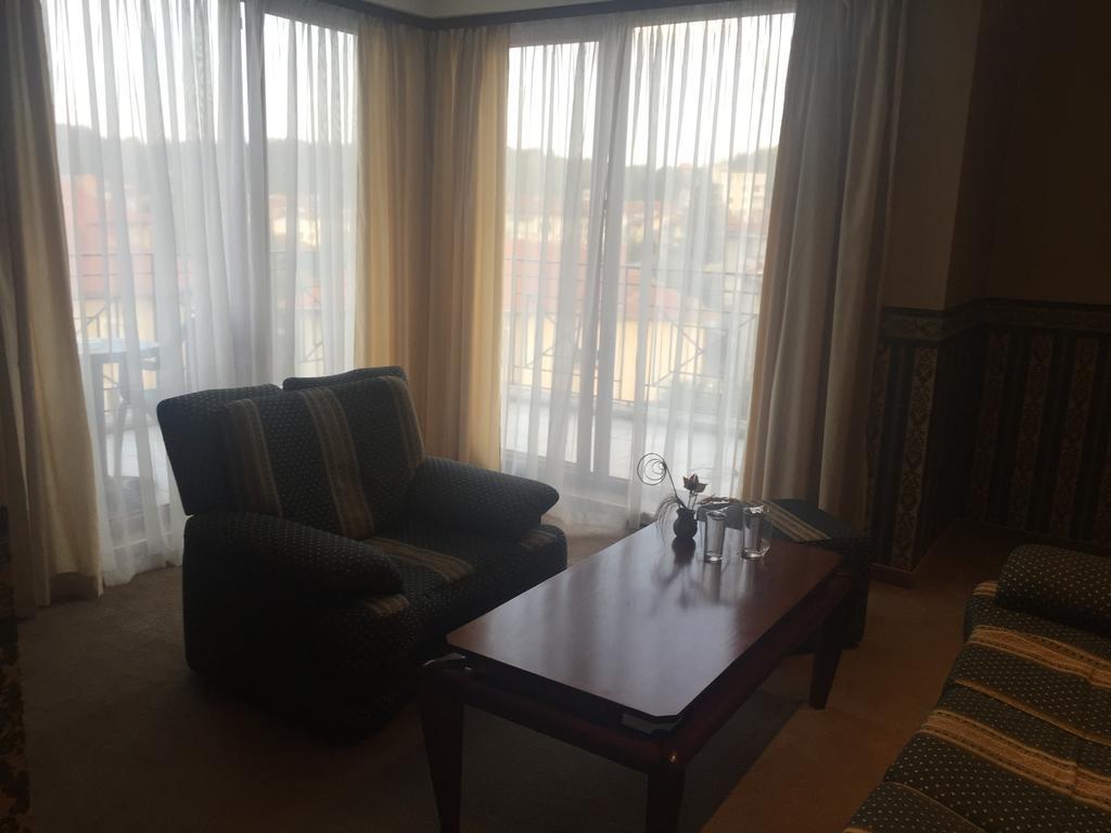 Chateau Montagne Hotel Troyan Trojan Exteriör bild