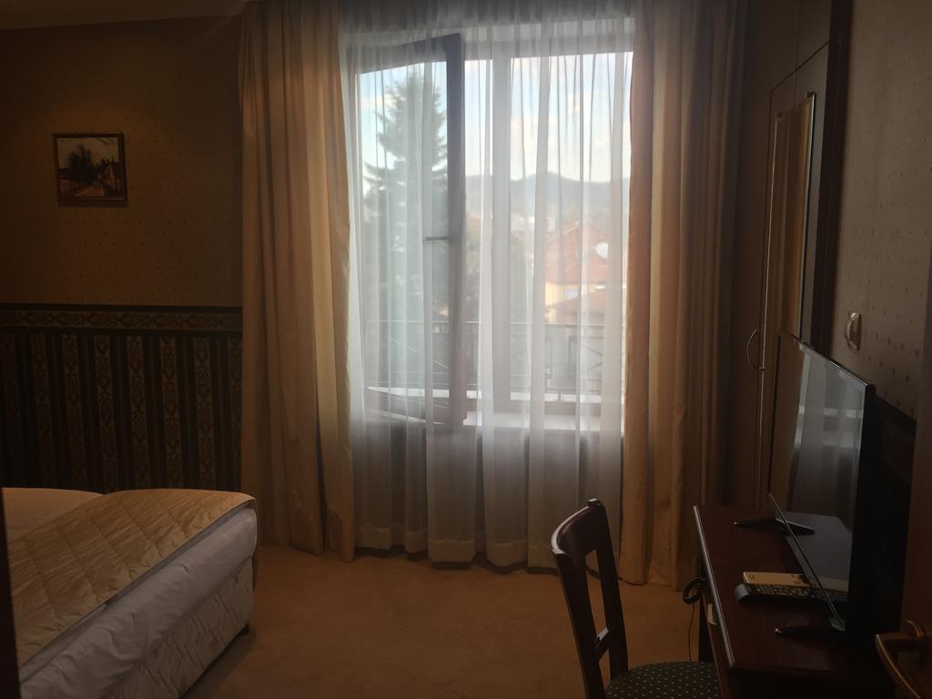 Chateau Montagne Hotel Troyan Trojan Exteriör bild