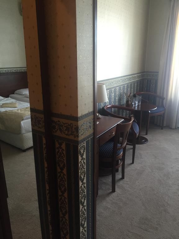 Chateau Montagne Hotel Troyan Trojan Exteriör bild